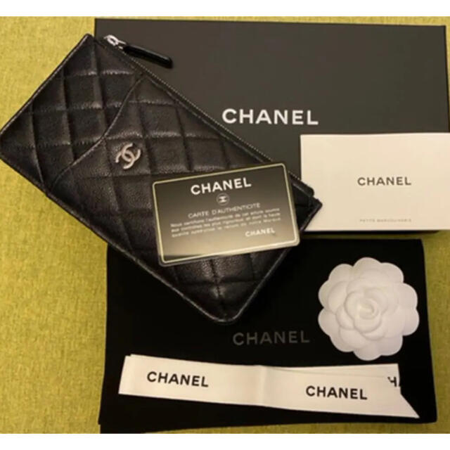 CHANEL(シャネル)の【美品】CHANEL シャネル 財布 クラシックポーチ iPhoneケース レディースのファッション小物(財布)の商品写真