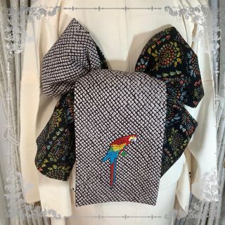 正絹オリジナルリバーシブル半幅帯　ステンドグラス縮緬と総絞りインコ刺繍ポイント(帯)