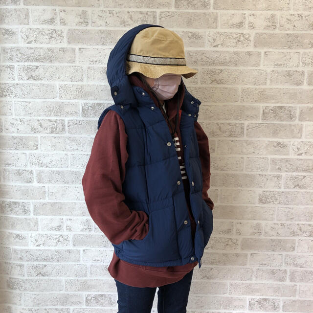 THE NORTH FACE(ザノースフェイス)の【フード付き】ノースフェイス　ダウンベスト　ネイビー　レディースL  レディースのジャケット/アウター(ダウンベスト)の商品写真