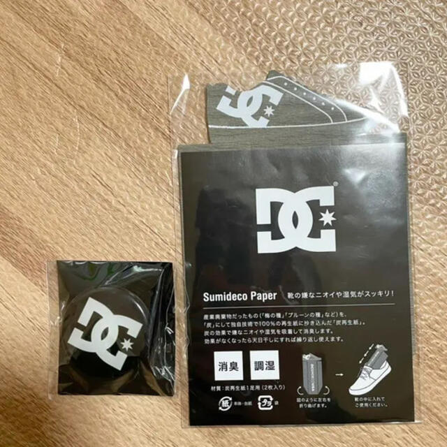 DC(ディーシー)のDC ノベルティ 2点 スマホグリップ & sumideco paper 消臭 スマホ/家電/カメラのスマホアクセサリー(その他)の商品写真