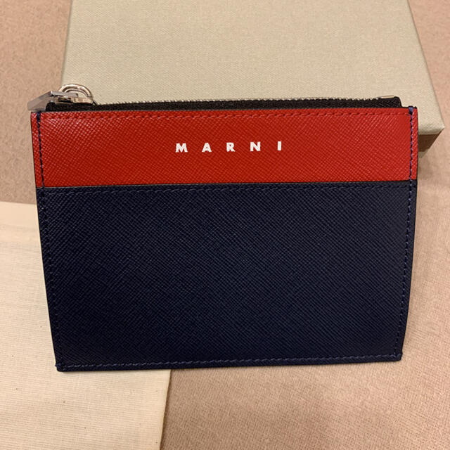 Marni(マルニ)のマルニ　MARNI フラグメントケース　ミニ財布 メンズのファッション小物(折り財布)の商品写真