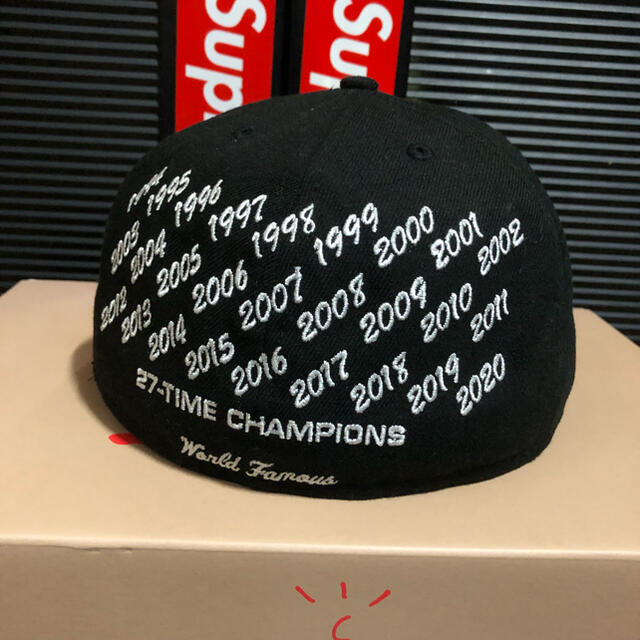 Supreme(シュプリーム)のSupreme Champions Box Logo New Era 7 1/8 メンズの帽子(キャップ)の商品写真