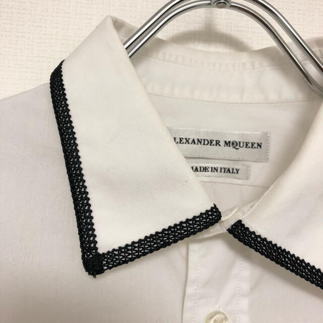 Alexander McQueen(アレキサンダーマックイーン)のALEXANDER McQUEEN 刺繍ドレスシャツ　ホワイト　イタリア製 メンズのトップス(シャツ)の商品写真