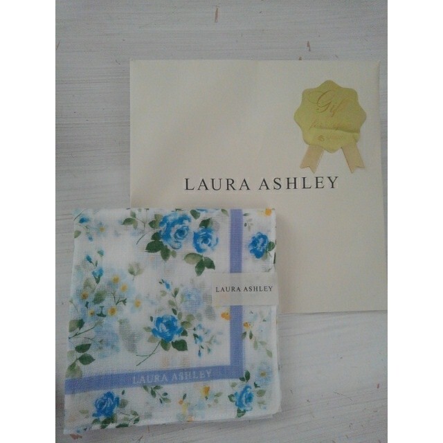 LAURA ASHLEY(ローラアシュレイ)の【最終値下げ】ハンカチ　LAURA ASHLEY ローラ・アシュレイ レディースのファッション小物(ハンカチ)の商品写真