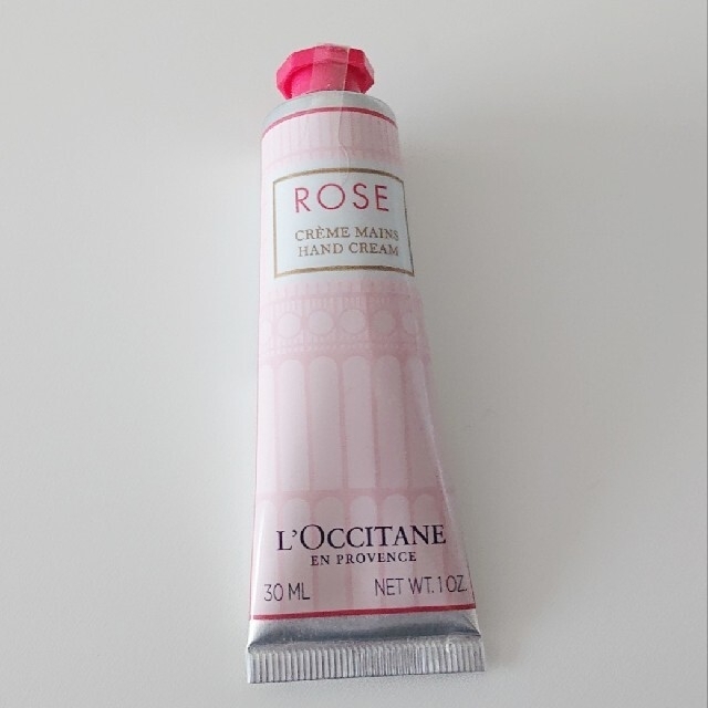 L'OCCITANE(ロクシタン)の【新品未開封】L'OCCITANE ローズ ハンドクリーム コスメ/美容のボディケア(ハンドクリーム)の商品写真