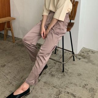 カスタネ(Kastane)のamiur high waist belt satin pants 即日発送(カジュアルパンツ)