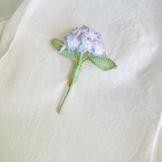 ハンドメイド　ブローチ　コサージュ　紫陽花　あじさい　レース編み　かぎ編み(コサージュ/ブローチ)