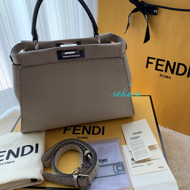 FENDI(フェンディ)の【おぐみ様ご専用】フェンディ セレリア ピーカブー ミディアム アイボリー レディースのバッグ(ハンドバッグ)の商品写真