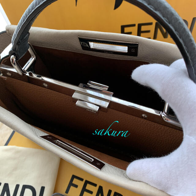 FENDI(フェンディ)の【おぐみ様ご専用】フェンディ セレリア ピーカブー ミディアム アイボリー レディースのバッグ(ハンドバッグ)の商品写真