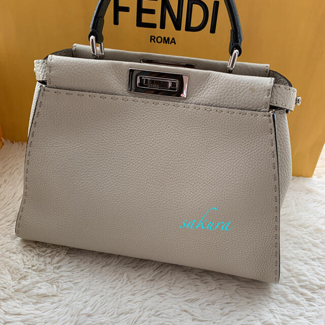 FENDI(フェンディ)の【おぐみ様ご専用】フェンディ セレリア ピーカブー ミディアム アイボリー レディースのバッグ(ハンドバッグ)の商品写真