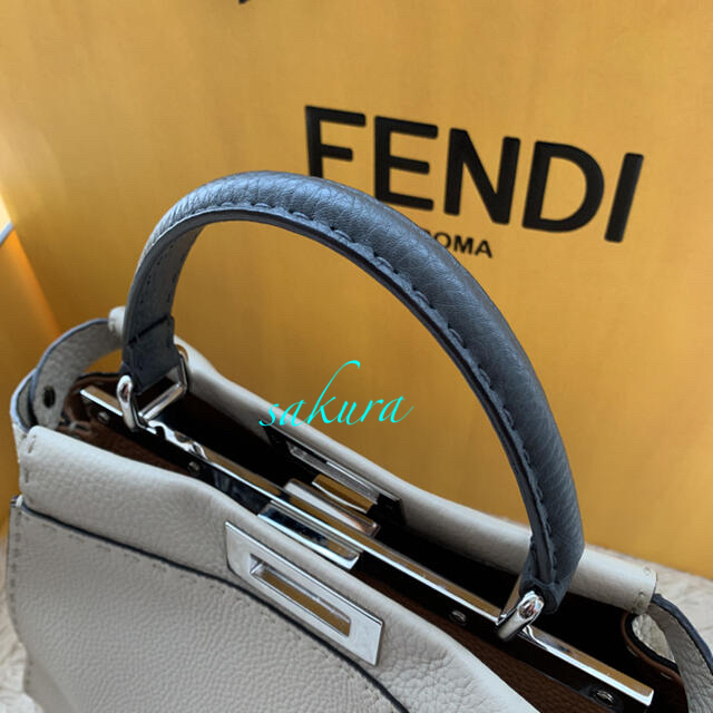 FENDI(フェンディ)の【おぐみ様ご専用】フェンディ セレリア ピーカブー ミディアム アイボリー レディースのバッグ(ハンドバッグ)の商品写真