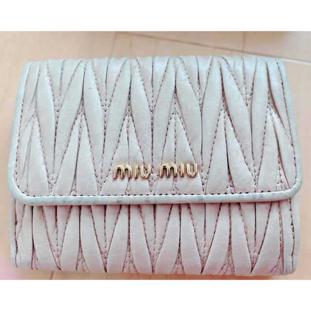 ミュウミュウ MIUMIU カーフマトラッセ 折りたたみ財布 | www