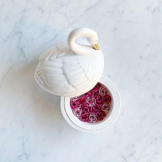 ラデュレ(LADUREE)の新品未開封　 レ・メルヴェイユーズ ラデュレ ローズ ラデュレ 白鳥 チーク(チーク)