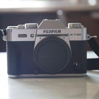 X-T30 富士フィルム　ボディ　FUJIFILM (ミラーレス一眼)