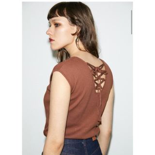 マウジー(moussy)のMOUSSY BACK LACE UP RIB トップス(カットソー(半袖/袖なし))