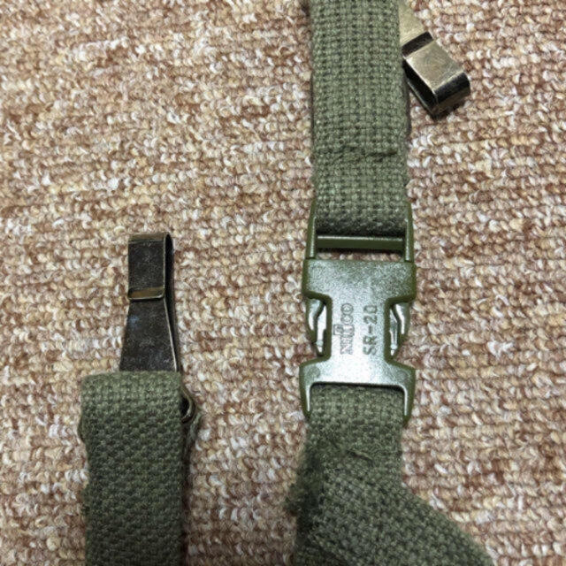 陸上自衛隊 66式鉄帽用顎紐 (64式小銃 旧迷彩 旧鉄帽 の通販 by 陸上自衛隊 66式鉄帽用顎紐 (64式小銃 旧迷彩 旧鉄帽 の通販 by
