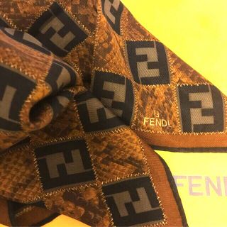 フェンディ(FENDI)の未使用フェンディ ハンカチスカーフ　　　　　　　ガラガラパイソン柄　NICE(ハンカチ)