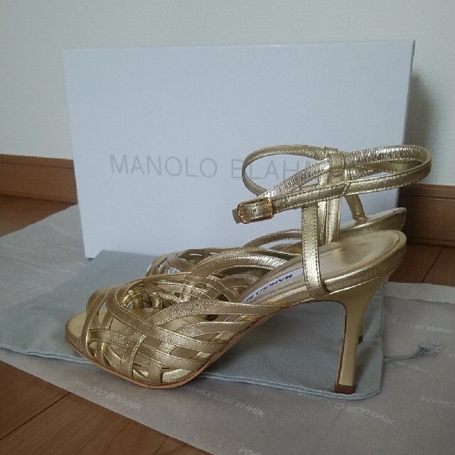 MANOLO BLAHNIK(マノロブラニク)のマノロブラニク　シャンパンゴールド　パンプス レディースの靴/シューズ(ハイヒール/パンプス)の商品写真