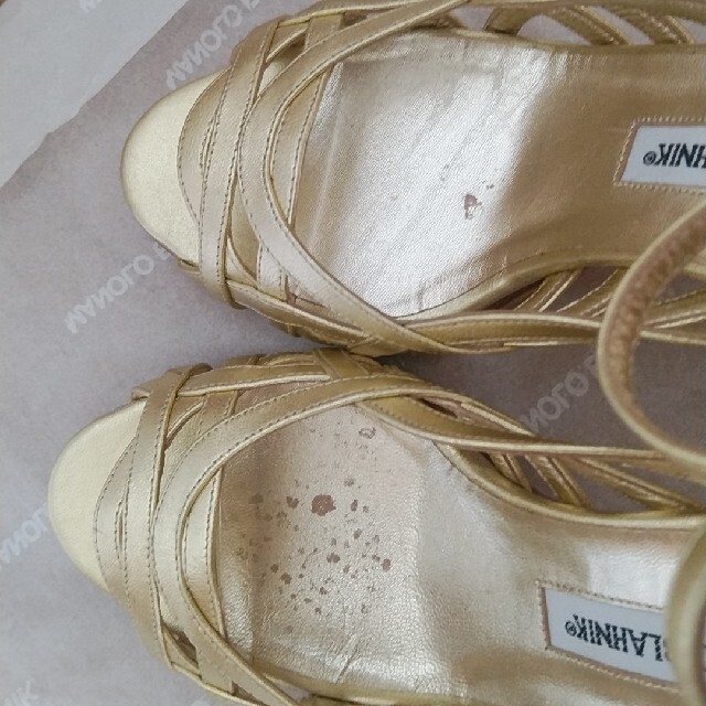 MANOLO BLAHNIK(マノロブラニク)のマノロブラニク　シャンパンゴールド　パンプス レディースの靴/シューズ(ハイヒール/パンプス)の商品写真