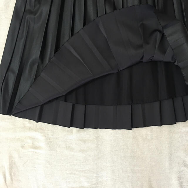 TOMORROWLAND(トゥモローランド)のレザープリーツスカート レディースのスカート(ひざ丈スカート)の商品写真