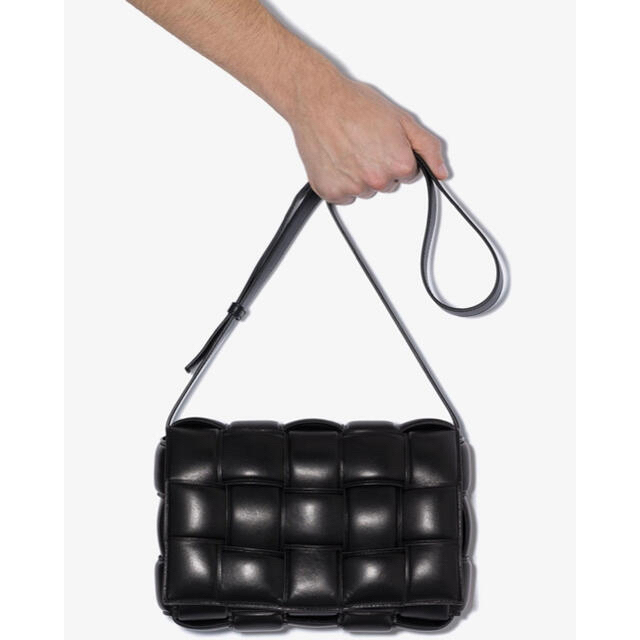 Bottega Veneta - 大人気 ボッテガヴェネタ パデッドカセット 黒