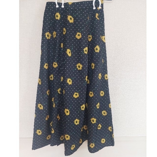 Techichi(テチチ)のフラワードッドフレアスカート（イエロー） レディースのスカート(ロングスカート)の商品写真