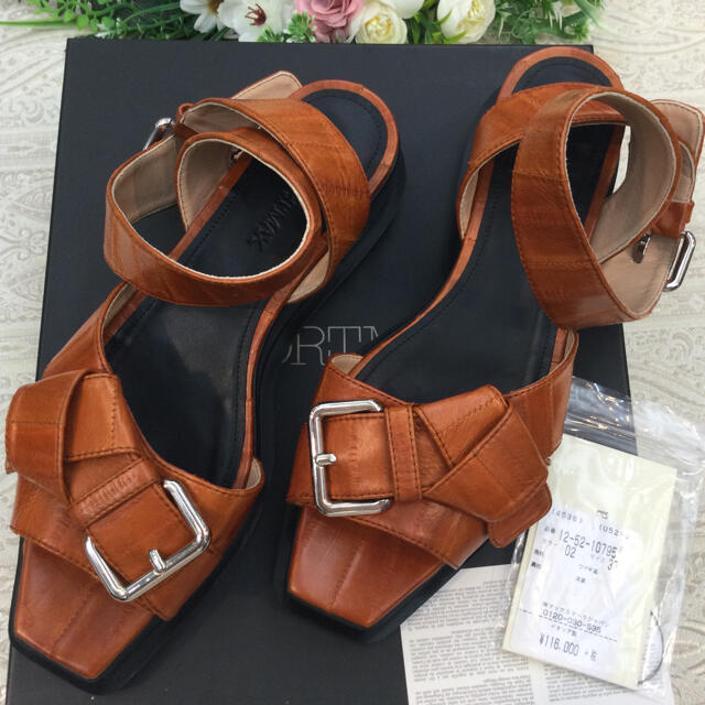 Max Mara(マックスマーラ)のS様専用！スポーツマックス　サンダル　⭐︎ ブラウン　⭐︎ 37 レディースの靴/シューズ(サンダル)の商品写真