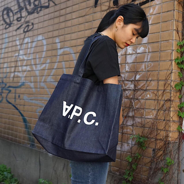 A.P.C. アーペーセー Daniela ショッピングバッグ インディゴ