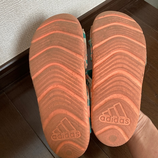 adidas(アディダス)のアディダス　サンダル　16 キッズ/ベビー/マタニティのキッズ靴/シューズ(15cm~)(サンダル)の商品写真