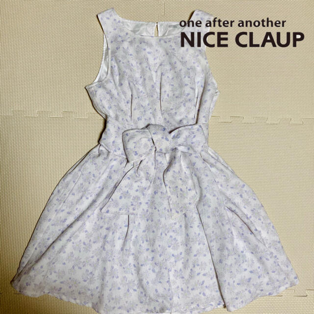 one after another NICE CLAUP(ワンアフターアナザーナイスクラップ)のナイスクラップ  ウエストリボン 花柄　ワンピース レディースのワンピース(ミニワンピース)の商品写真