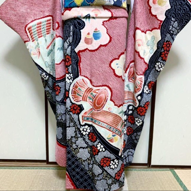 《総絞り•金彩》ゆる〜く可愛い和楽器模様総絞り振袖(セット可能)