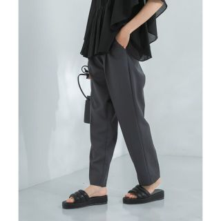 ケービーエフ(KBF)のKBF  パンツ illi　ワンタックスリムテーパードパンツ   新品(その他)