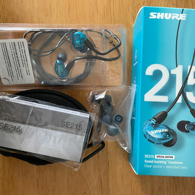 Shure SE215 Special Edition スマホ/家電/カメラのオーディオ機器(ヘッドフォン/イヤフォン)の商品写真