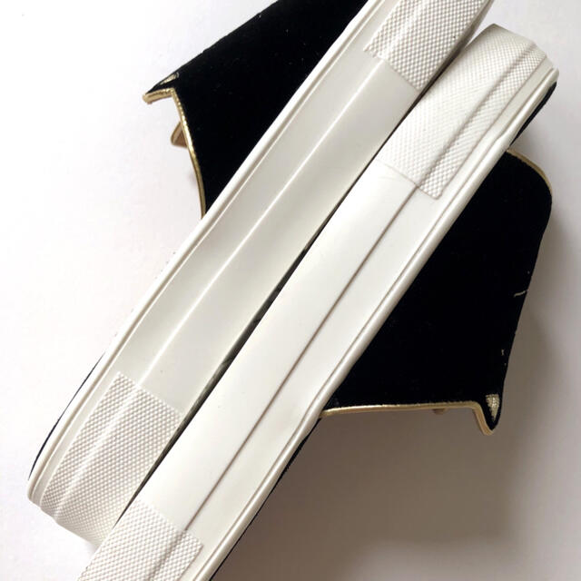 Charlotte Olympia(シャルロットオリンピア)の新品/38 シャーロット オリンピア キティ サンダル ブラック 黒 レディースの靴/シューズ(サンダル)の商品写真