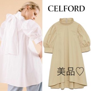 フォクシー(FOXEY)の【美品】今季　セルフォード　バックリボンボリュームトップス　ブラウス　フォクシー(シャツ/ブラウス(半袖/袖なし))