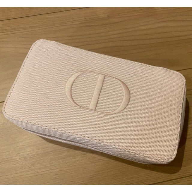 Dior(ディオール)の【値下げしました】DIOR ディオール　ノベルティポーチ【非売品】希少 エンタメ/ホビーのコレクション(ノベルティグッズ)の商品写真