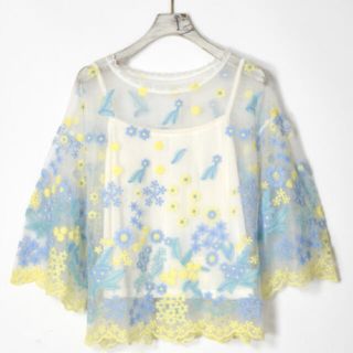 ダブルクローゼット(w closet)のチュールスカラップ花柄刺繍プルオーバー(シャツ/ブラウス(半袖/袖なし))