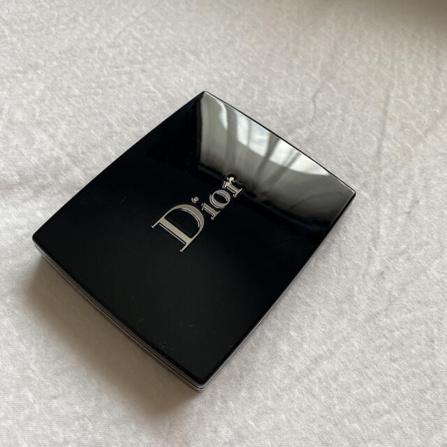 Christian Dior(クリスチャンディオール)のディオール サンク クルール 057 ムーンライト　アイシャドウ　アイシャドー コスメ/美容のベースメイク/化粧品(アイシャドウ)の商品写真