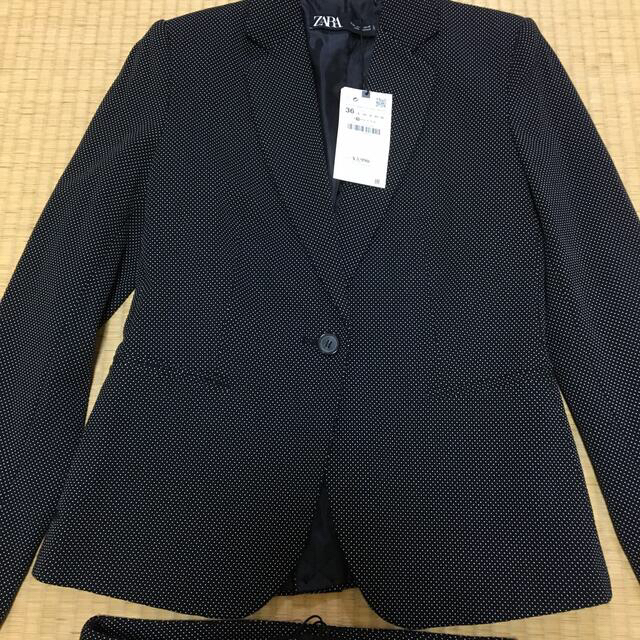 ZARA(ザラ)のZARAのドット黒スーツ レディースのジャケット/アウター(テーラードジャケット)の商品写真