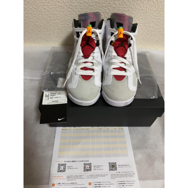 NIKE(ナイキ)のNIKE AirJORDAN6 NeutralGrey 22.5 キッズ/ベビー/マタニティのキッズ靴/シューズ(15cm~)(スニーカー)の商品写真