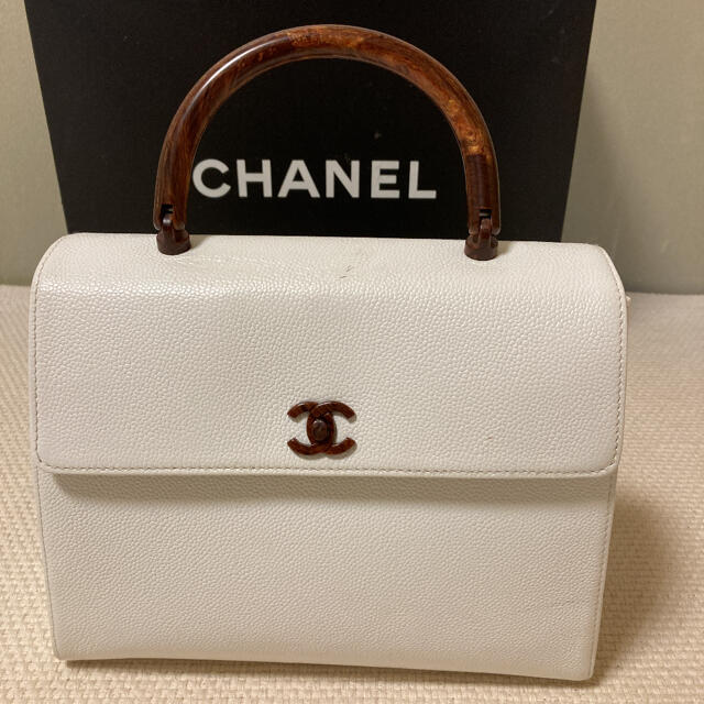 CHANEL(シャネル)のCHANELシャネル　真っ白高級ハンドバッグバッグ レディースのバッグ(ハンドバッグ)の商品写真