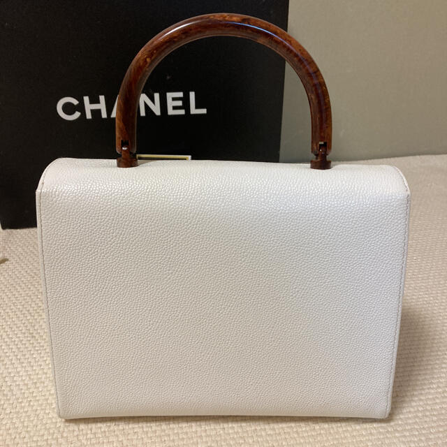 CHANEL(シャネル)のCHANELシャネル　真っ白高級ハンドバッグバッグ レディースのバッグ(ハンドバッグ)の商品写真