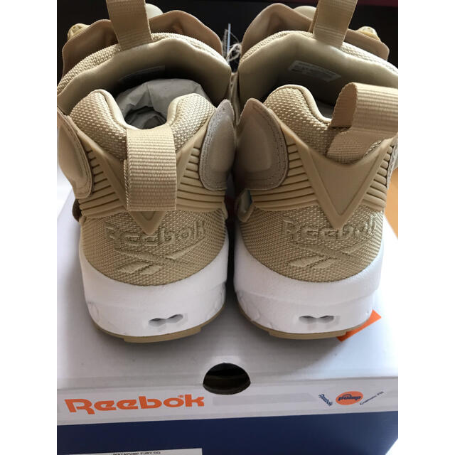 Reebok(リーボック)の新品　ポンプフューリー ベージュ 白　25.5cm FZ4428 リーボック 靴 メンズの靴/シューズ(スニーカー)の商品写真