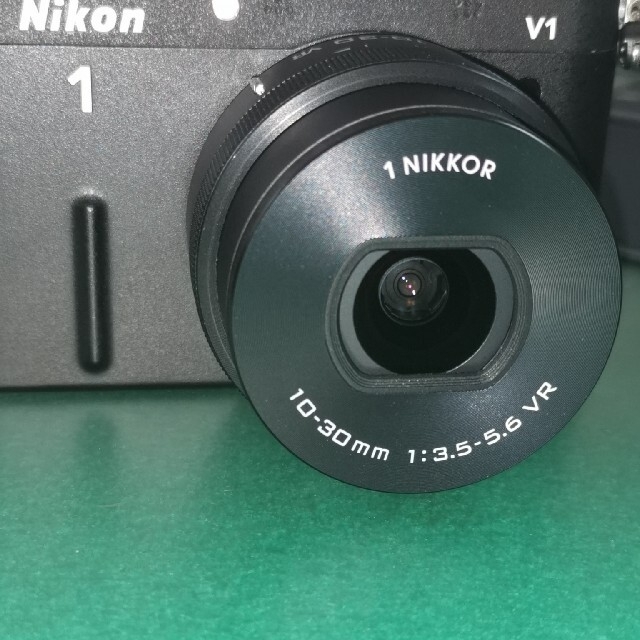 Nikon(ニコン)のNikon1 V1 パワーズームレンズ、ストロボセット スマホ/家電/カメラのカメラ(ミラーレス一眼)の商品写真