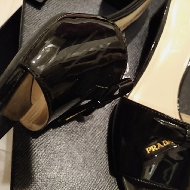 PRADA(プラダ)のPRADA サンダル　ミュール　リボン　エナメル レディースの靴/シューズ(ミュール)の商品写真