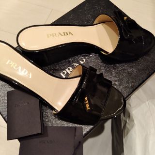 プラダ(PRADA)のPRADA サンダル　ミュール　リボン　エナメル(ミュール)