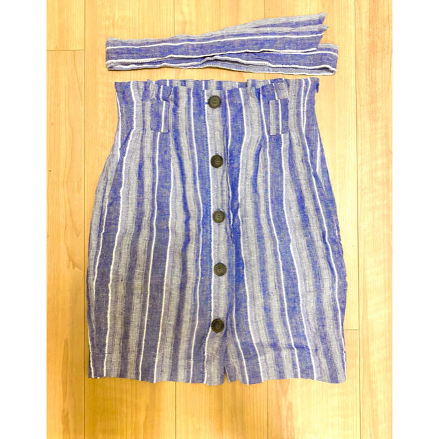 H&M(エイチアンドエム)の⭐️H&M スカート リネン ブルー ストライプ  フロントボタン 水色 リボン レディースのスカート(ミニスカート)の商品写真