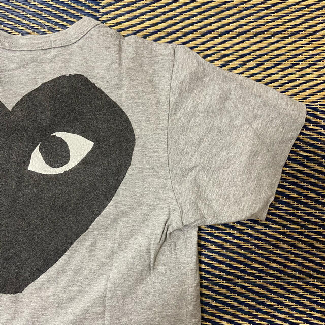 COMME des GARCONS(コムデギャルソン)のコムデギャルソン　ハート　ティーシャツ　グレー　黒 レディースのトップス(Tシャツ(半袖/袖なし))の商品写真