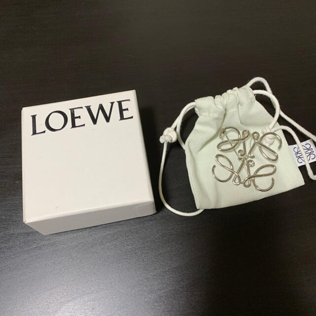 loewe アナグラムブローチブローチ/コサージュ