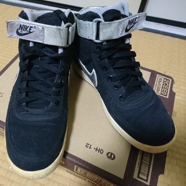 NIKE(ナイキ)のナイキ バンダル キャンバス 黒銀 26.5センチ箱なし中古 メンズの靴/シューズ(スニーカー)の商品写真